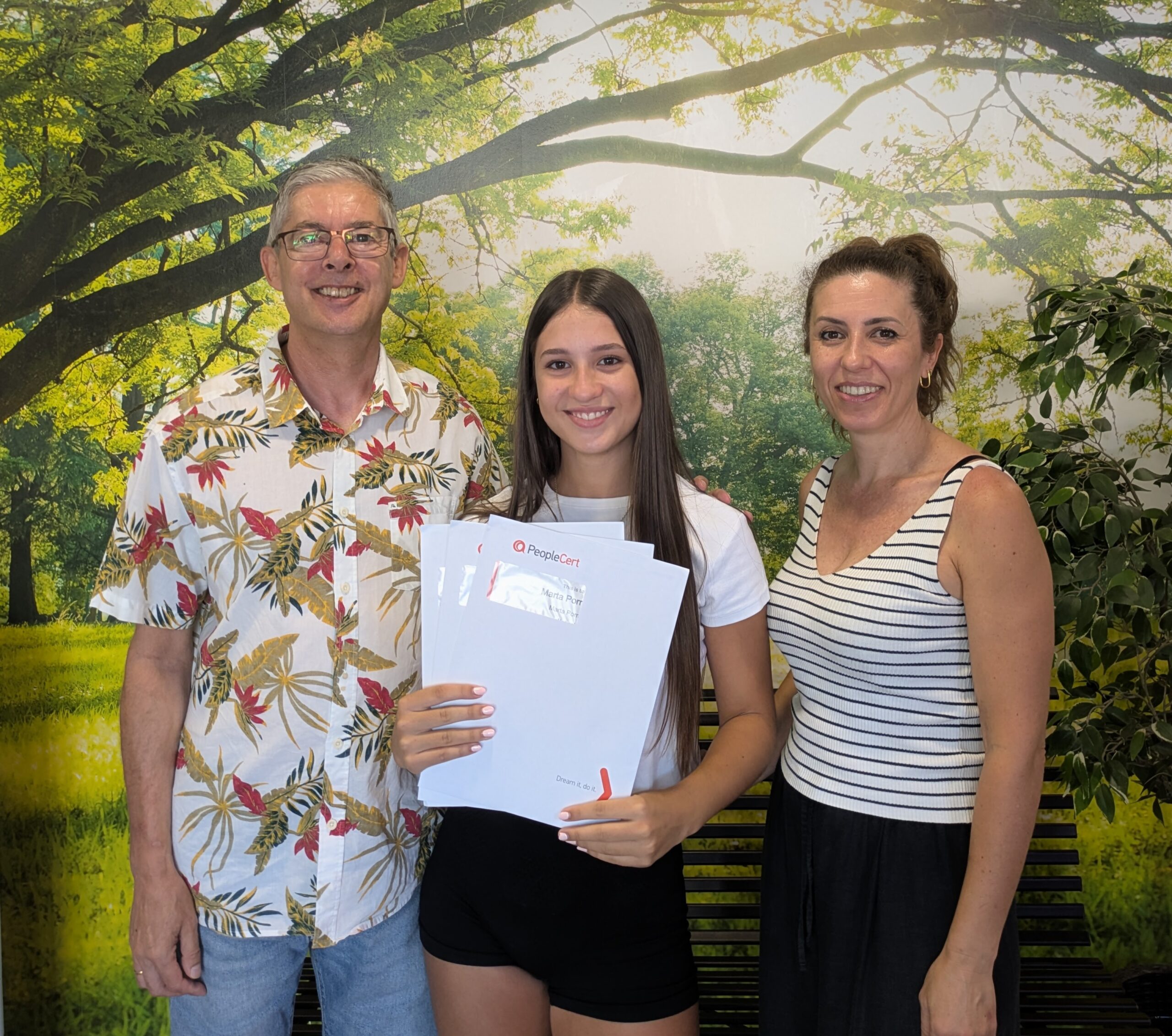 Alumnos preparando exámenes oficiales de inglés
